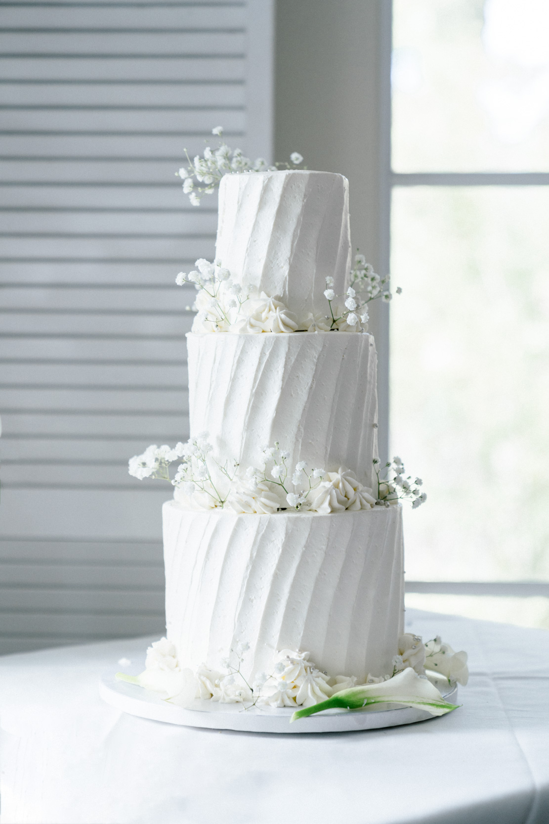 three tier wedding cake at Chimney's Restaurant in Gulfport Louisiana