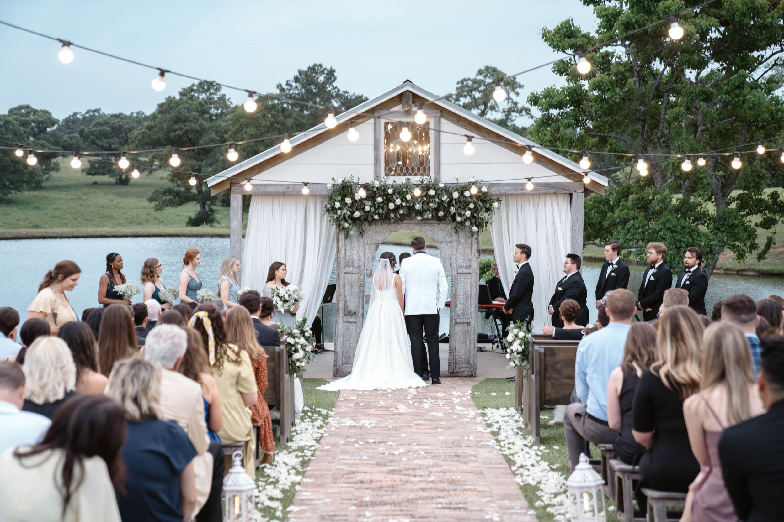 wedding ceremony at White Magnolia in Louisiana